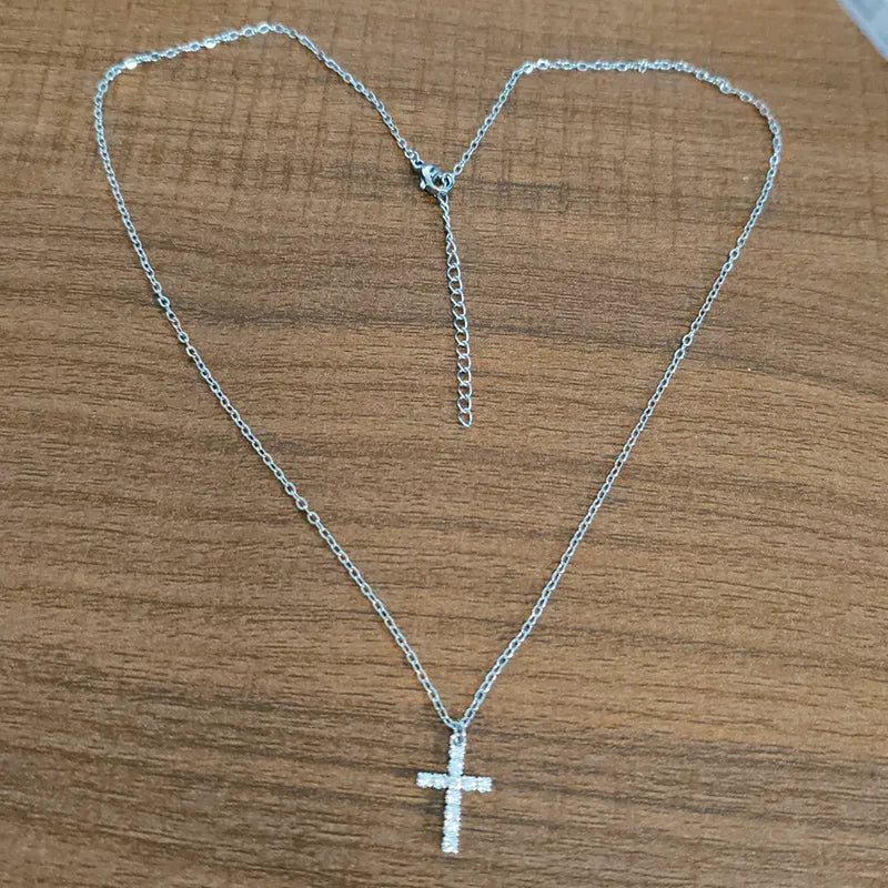 Collier doré pendentif croix