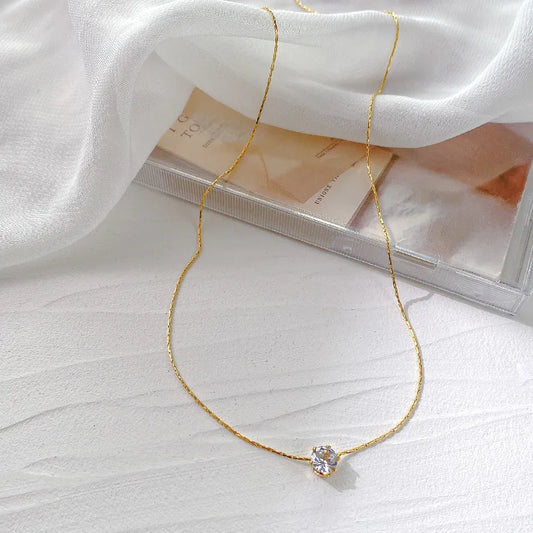 Collier doré pendentif brillant