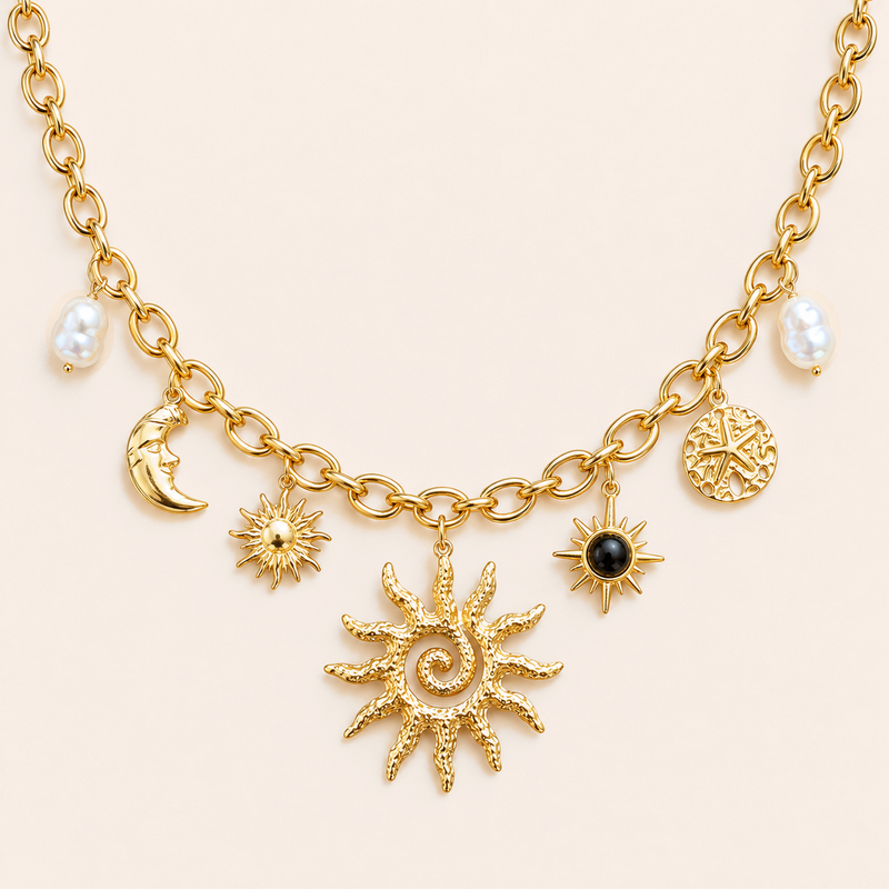 Collier doré pendentifs soleil